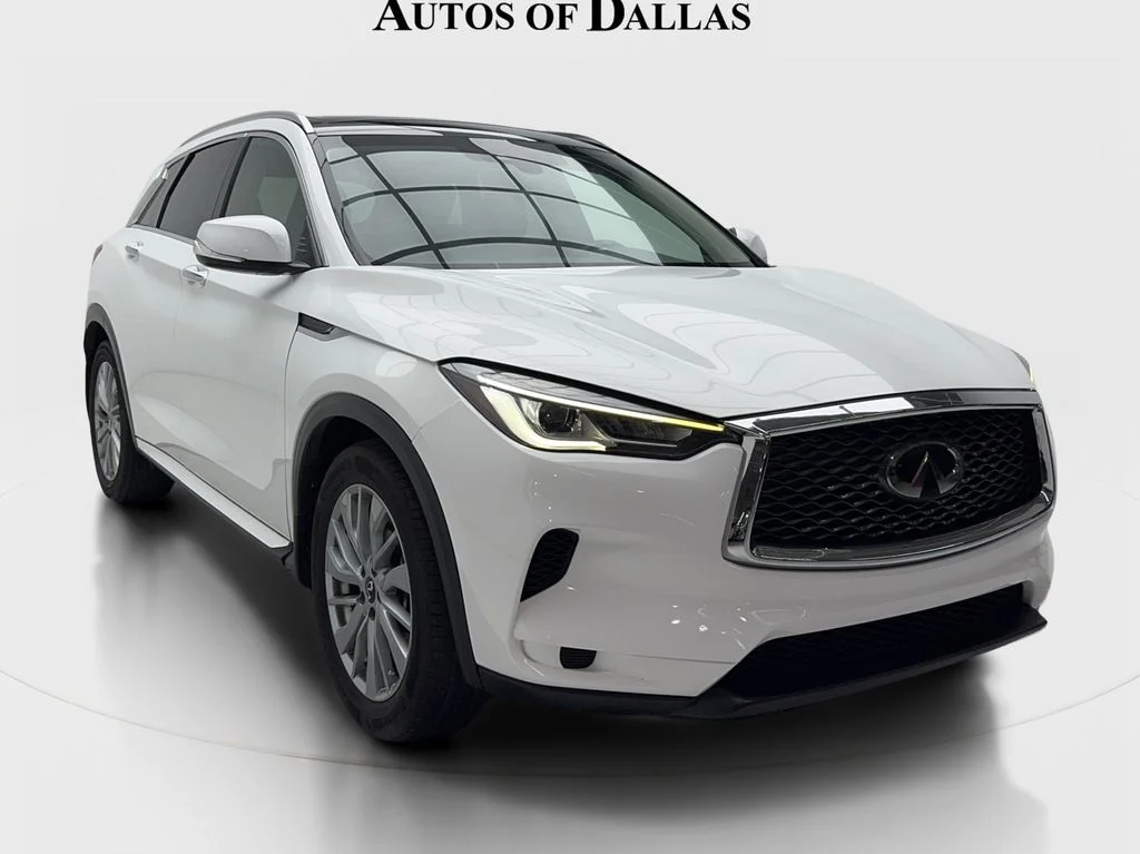 Used 2023 White INFINITI LUXE image 2