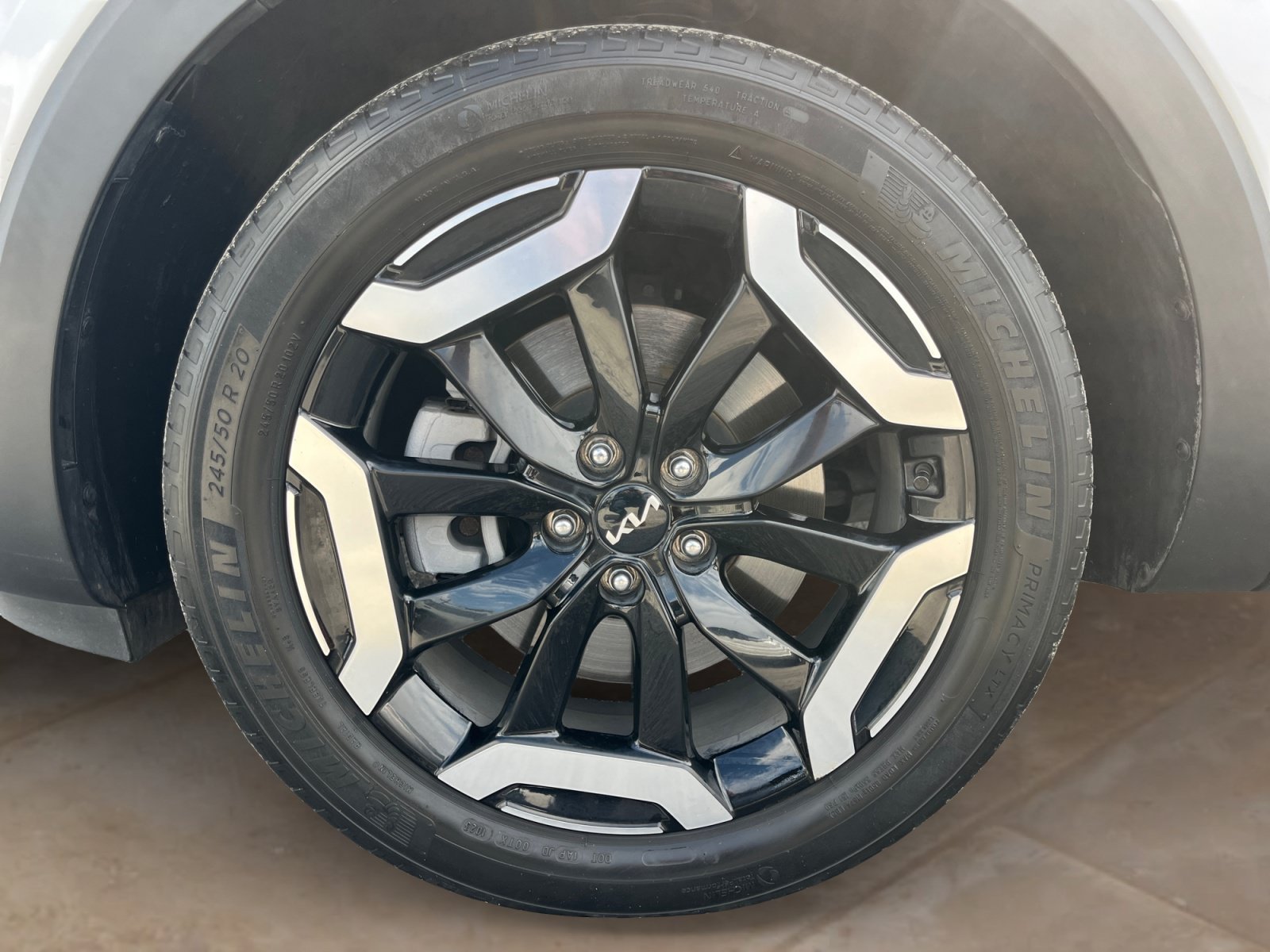 Used 2023 White Kia EX image 24