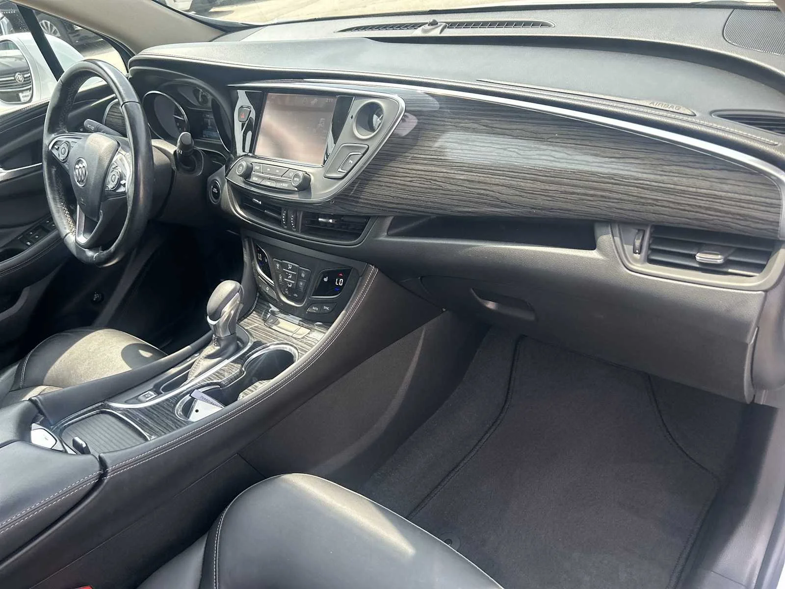 Used 2017 SUMMIT WHITE Buick Essence image 31
