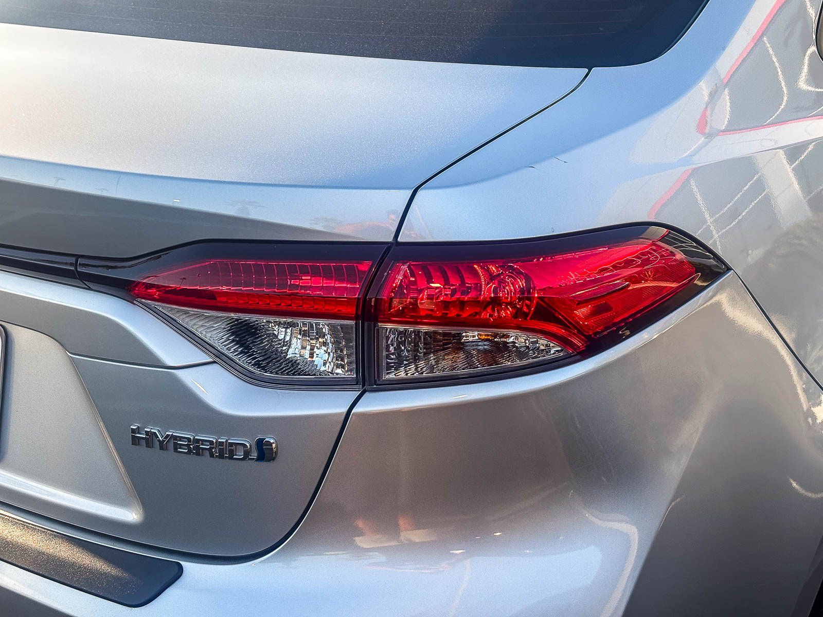 Used 2022 White Toyota Hybrid LE image 7