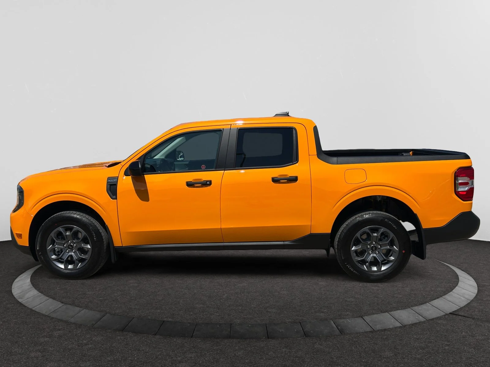 New 2026 Orange Fury Metallic Tri-Coat Ford XLT image 2
