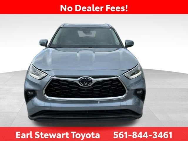 Used 2024  Toyota Limited image 11