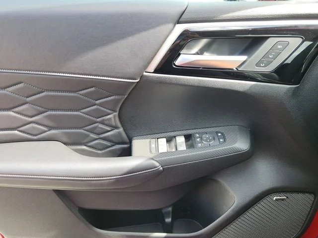 2025 Mitsubishi Outlander SEL - Photo 13