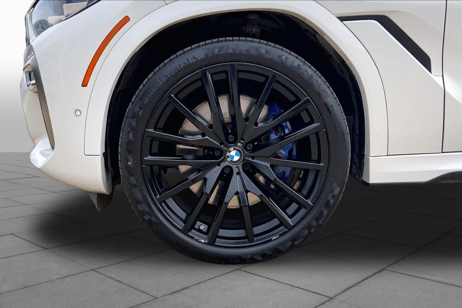 Used 2021 Alpine White BMW M50i image 11
