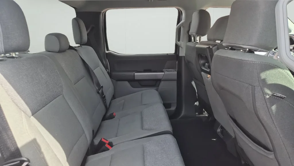 Used 2025 Silver Ford XLT image 8