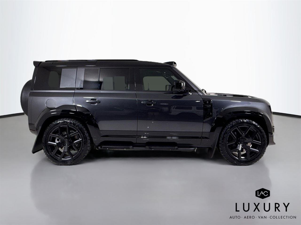 Used 2026 Carpathian Grey Premium Metallic Land Rover X-Dynamic SE | Urban Widetrack Build image 5