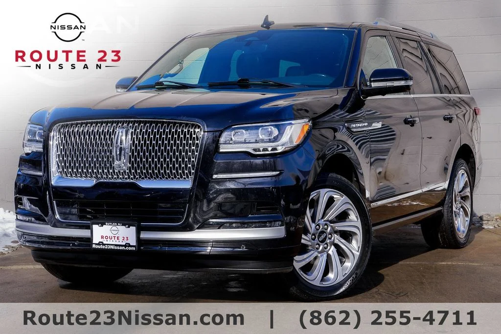 2024 Lincoln Navigator Premiere AWD's photo