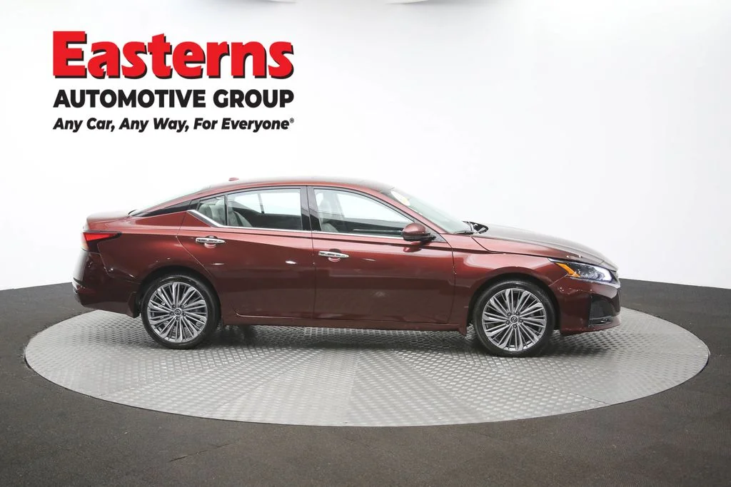 Used 2024 Red Nissan 2.5 SL image 49