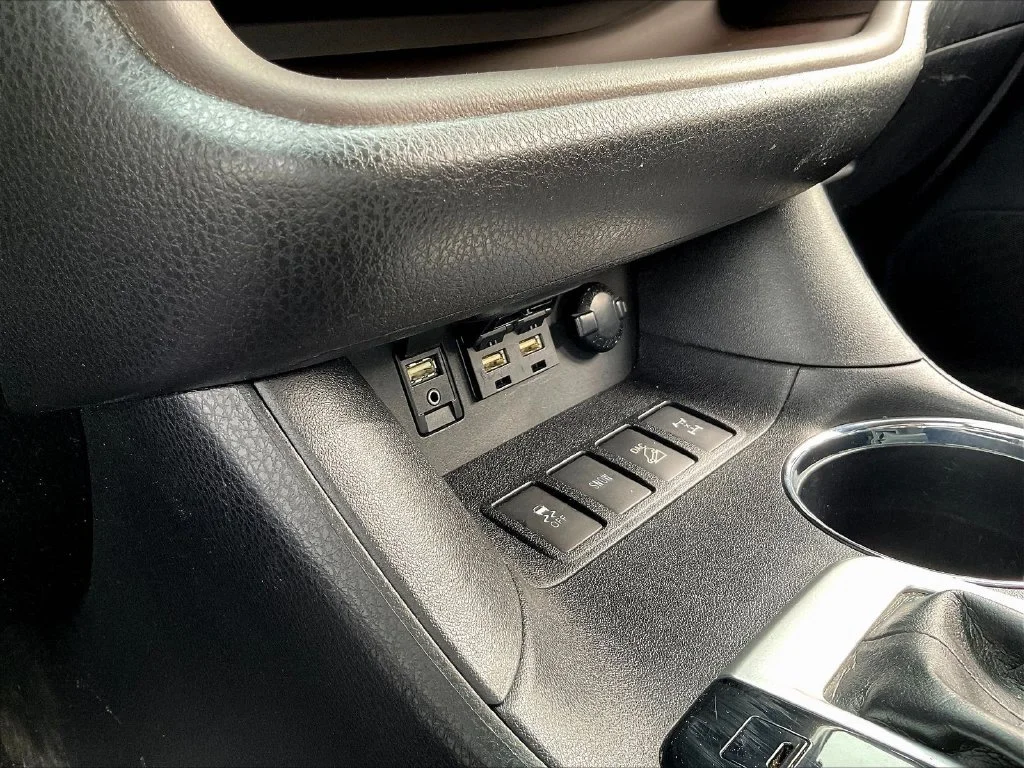 Used 2019 Blizzard Pearl Toyota XLE image 18