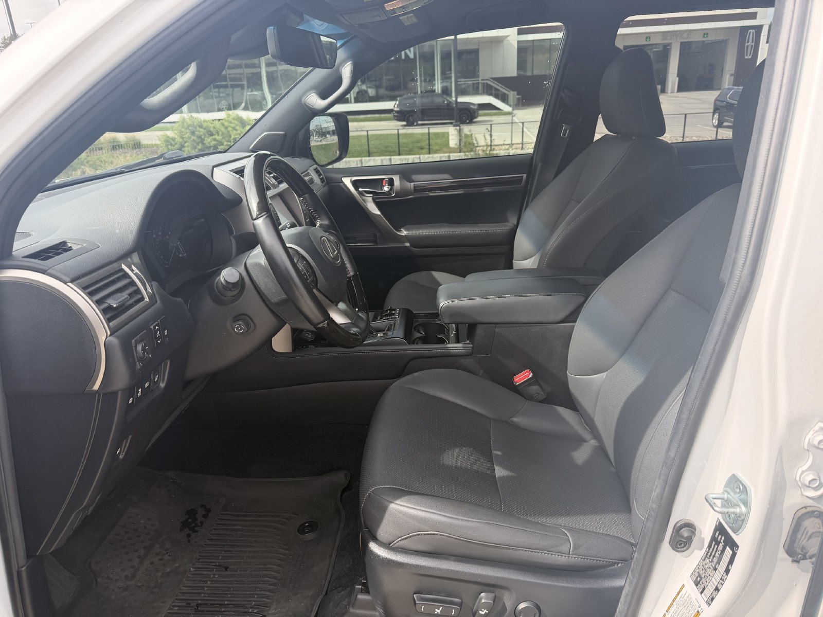 Used 2021 White Lexus 460 image 5