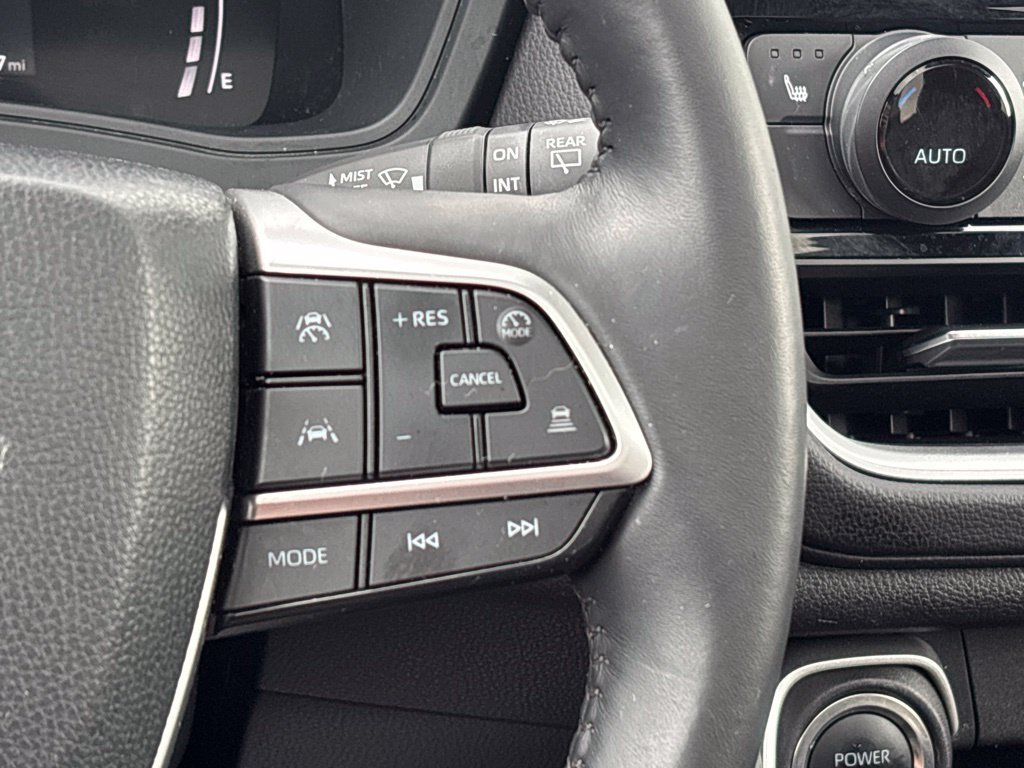 Used 2025  Toyota XLE image 21