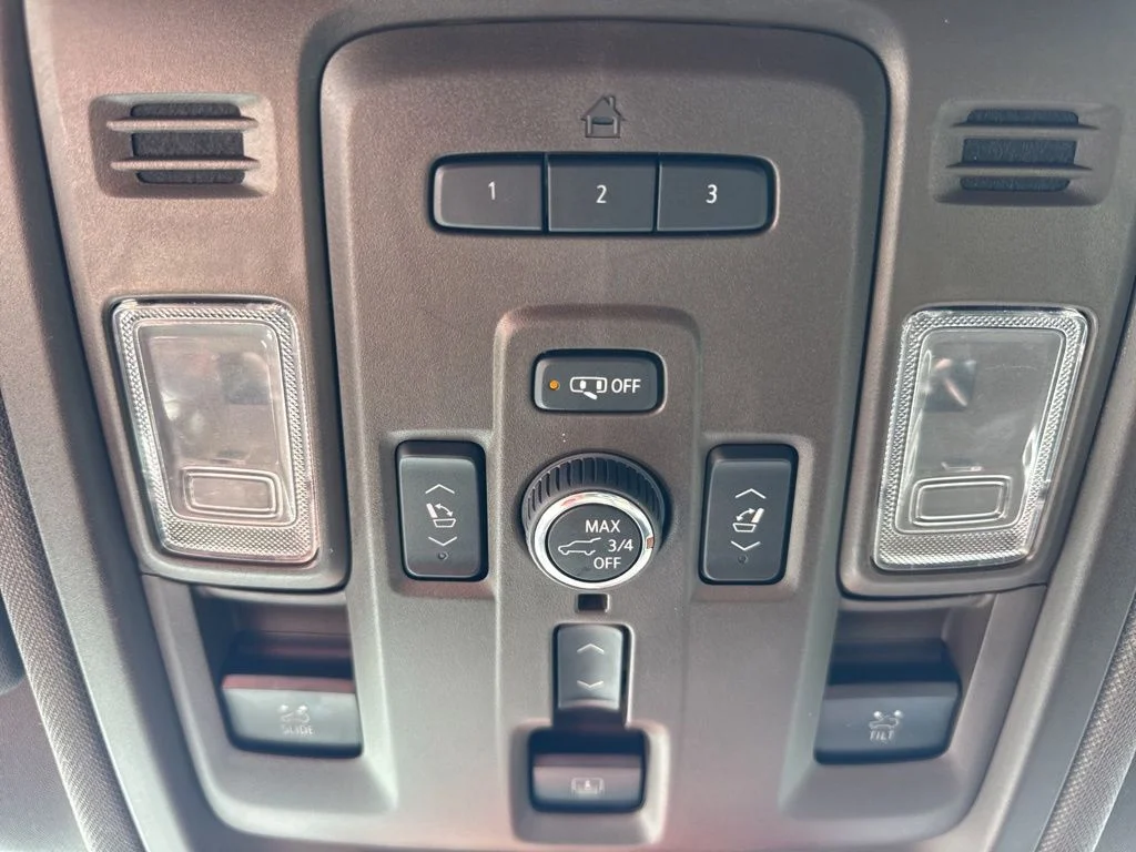 Used 2023 Red Chevrolet Z71 image 56