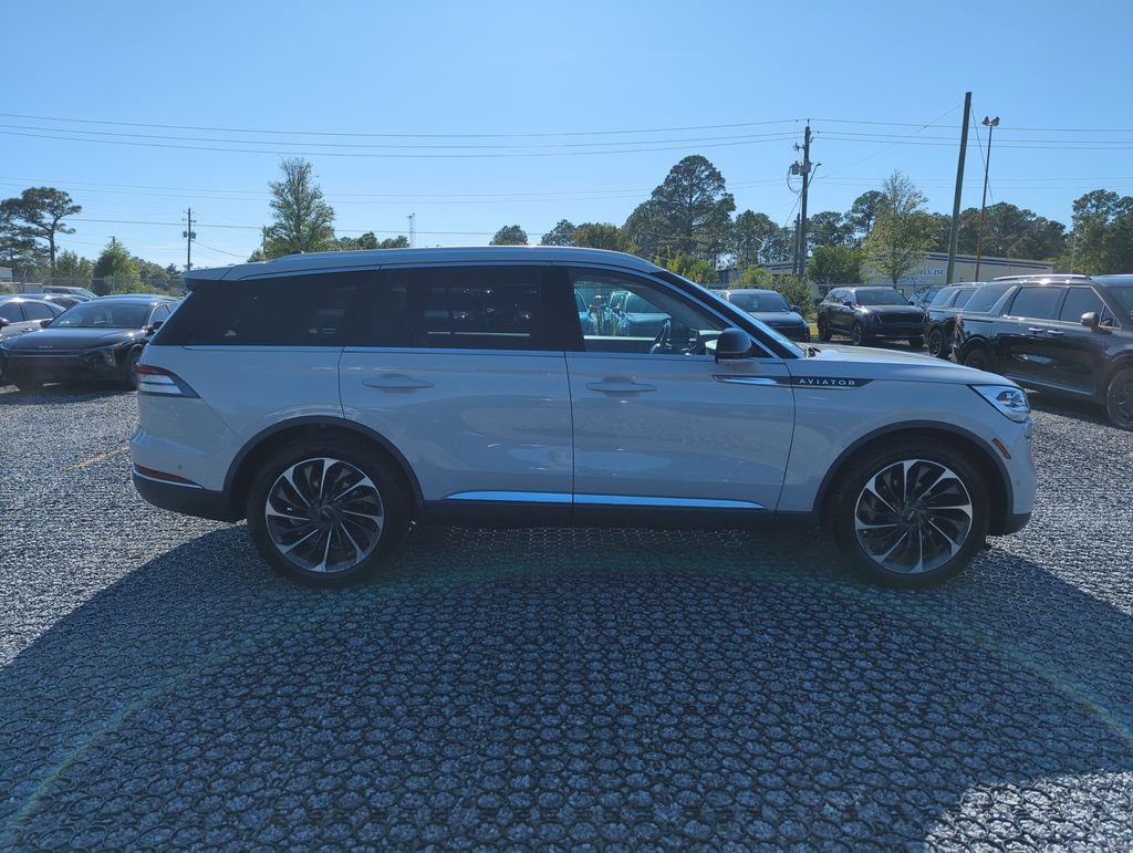 Used 2022 White Lincoln Reserve image 7