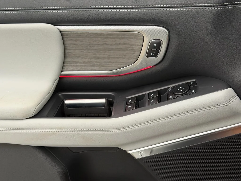 New 2027 Star White Metallic Tri-Coat Ford Platinum image 17