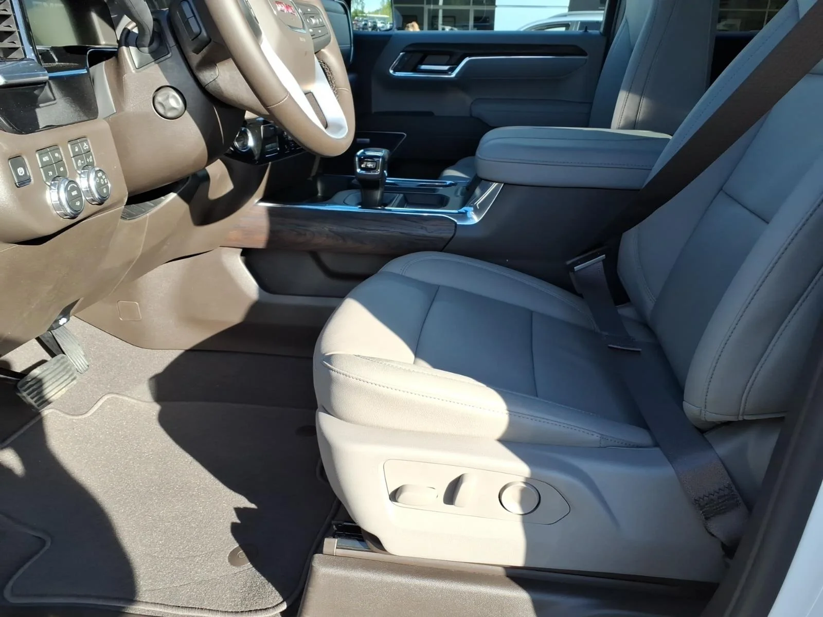 2026 GMC Sierra 1500 SLT - Photo 6
