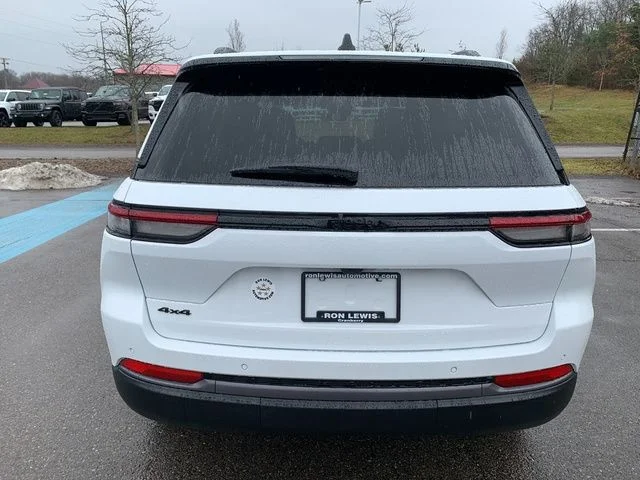 New 2026 Bright White Clearcoat Jeep Altitude image 4
