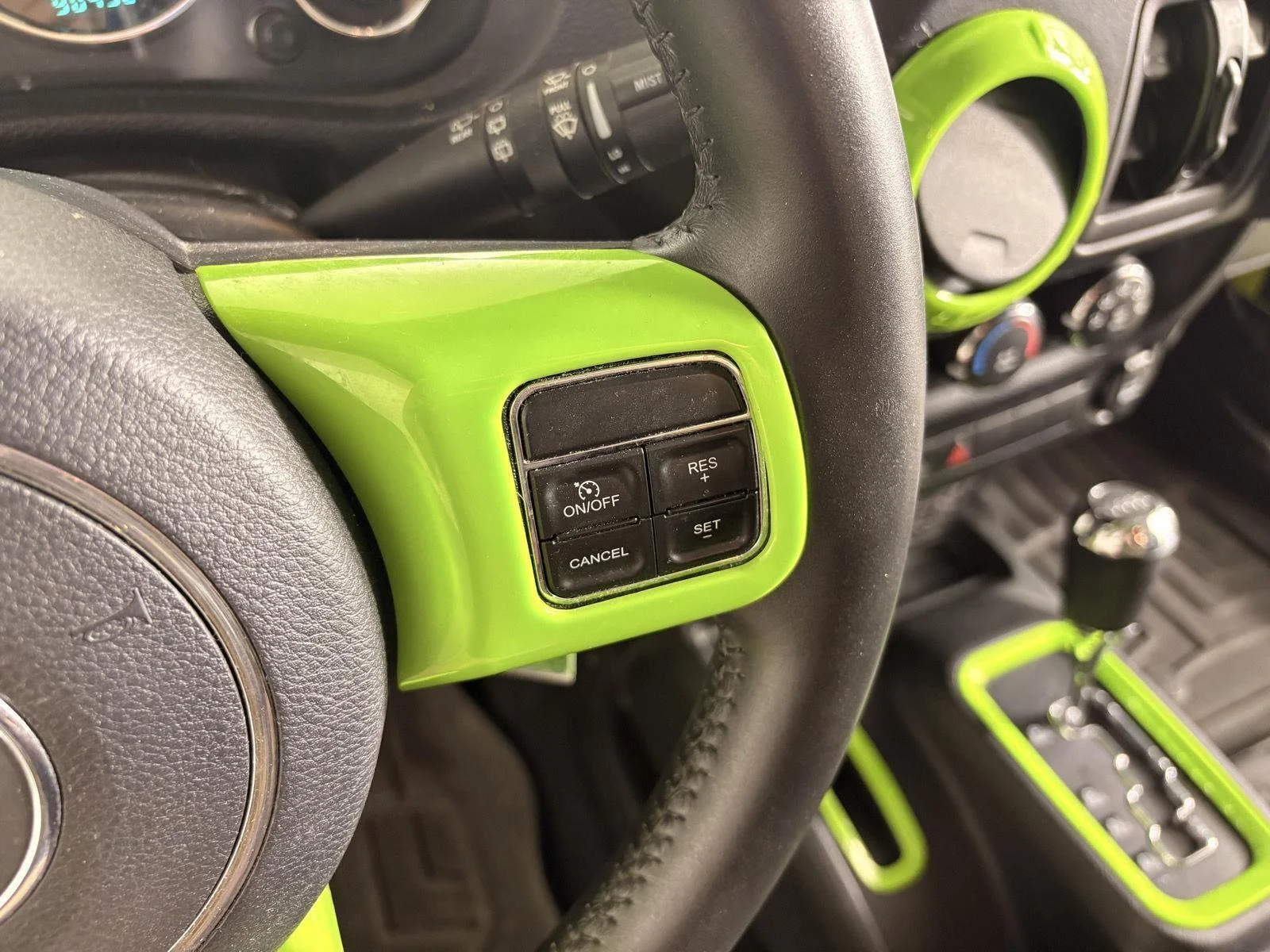 Used 2016 Hypergreen Clearcoat Jeep Sport image 27