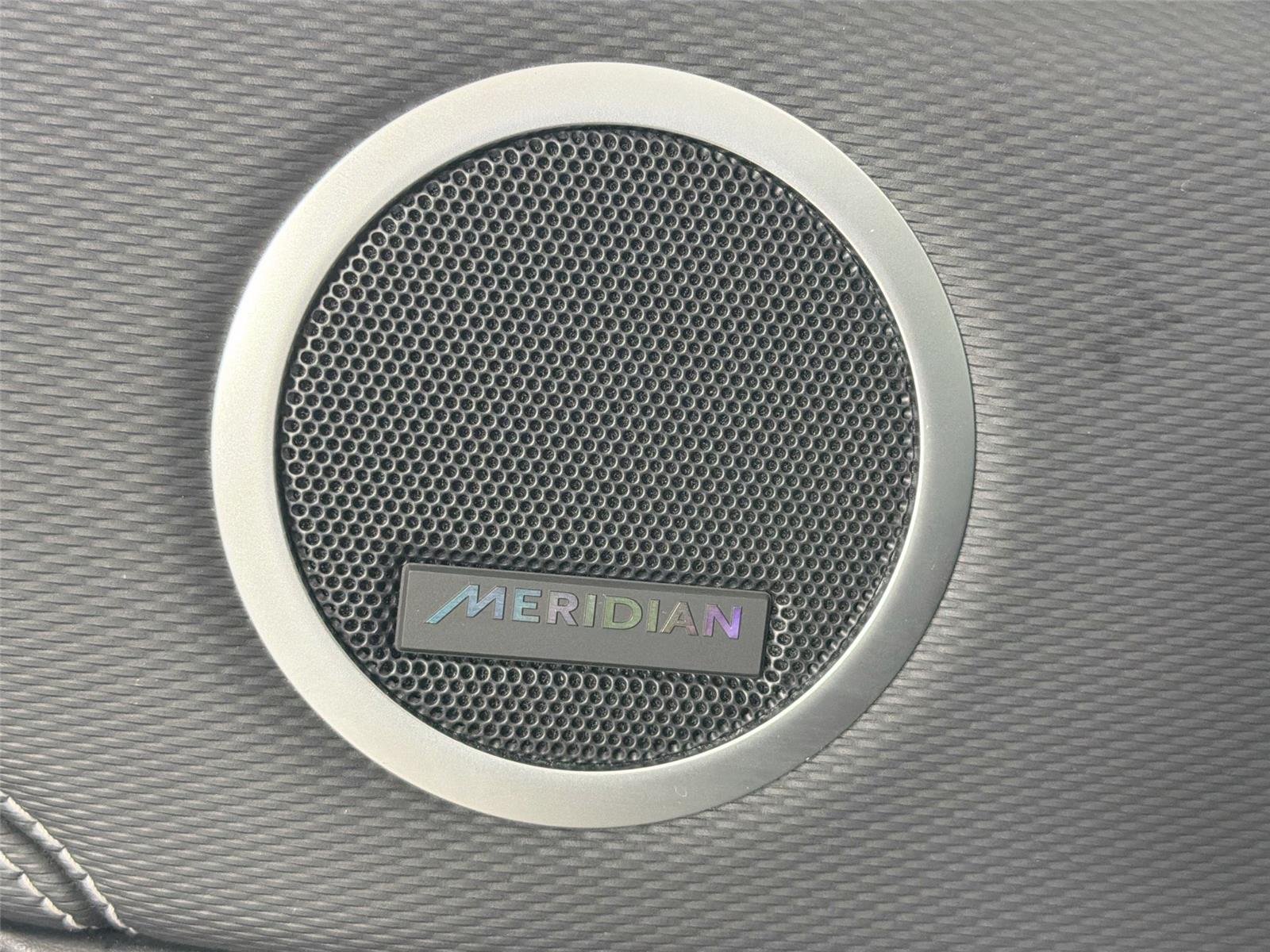 Certified Used 2024 Fuji White Land Rover Dynamic SE image 18