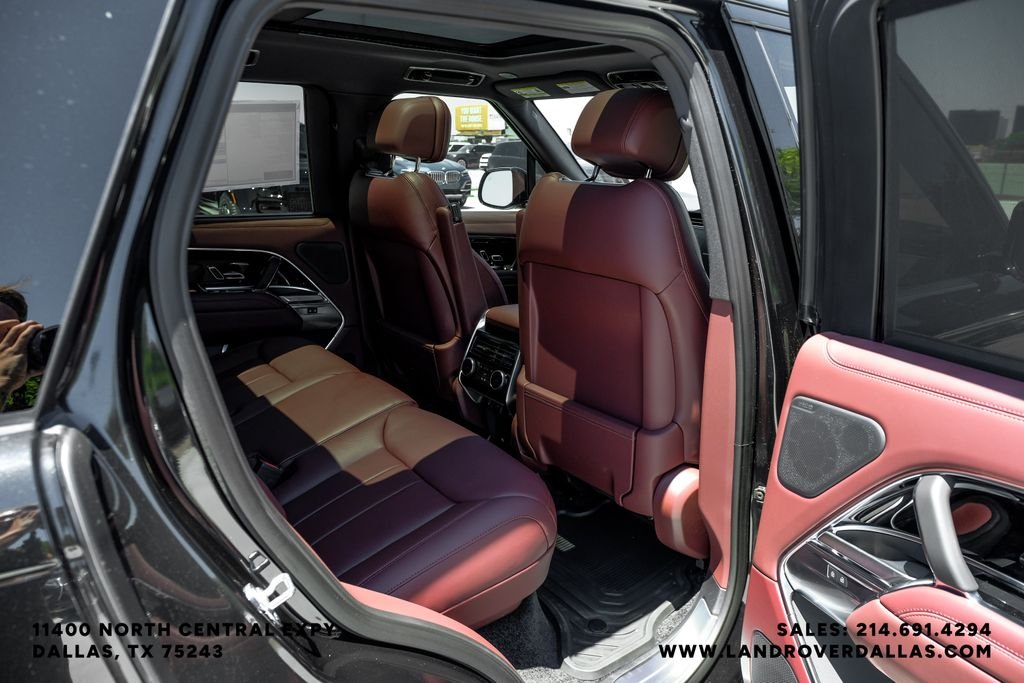 New 2026 Santorini Black Metallic Land Rover SE image 44