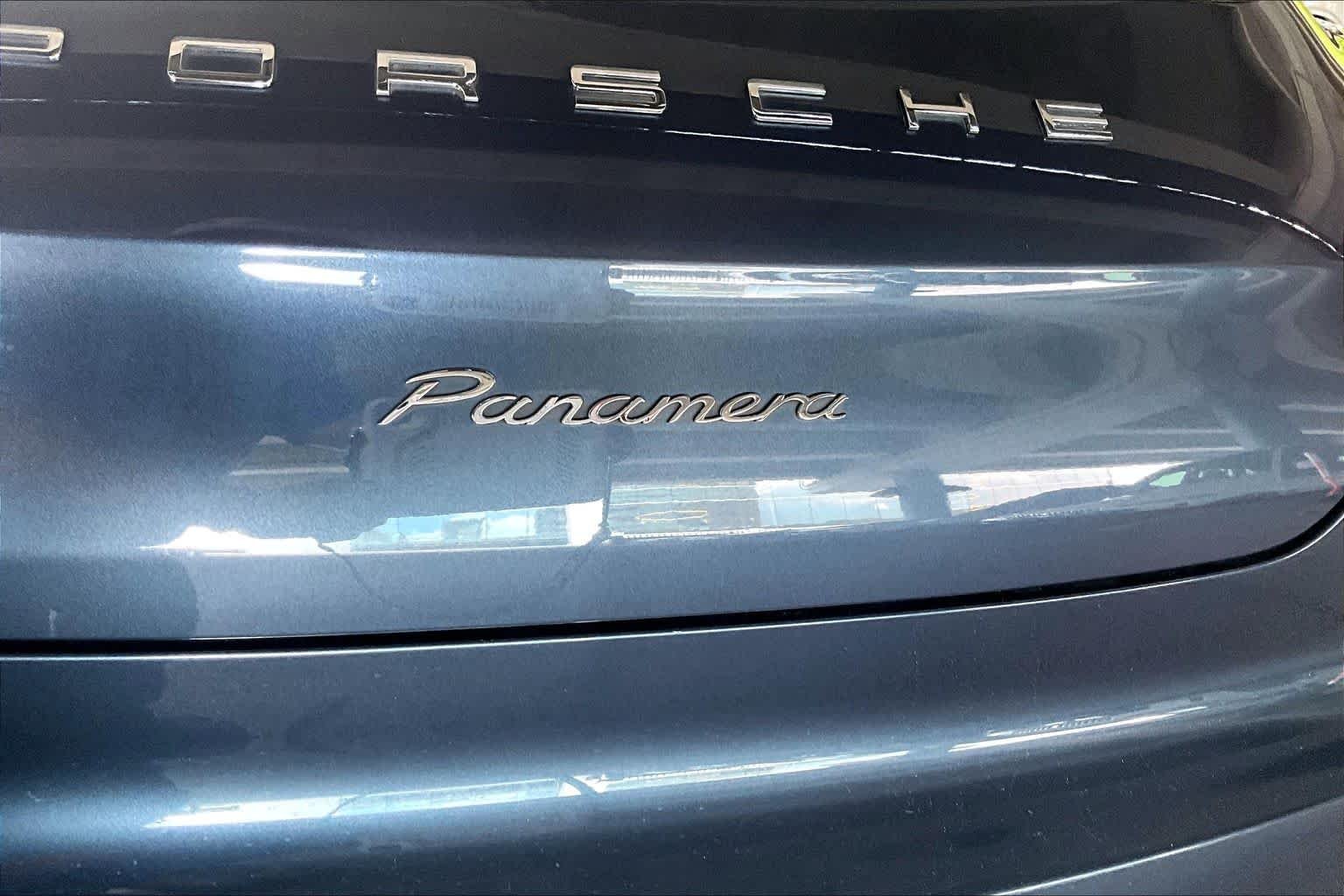 Used 2014 Yachting Blue Metallic Porsche  image 9