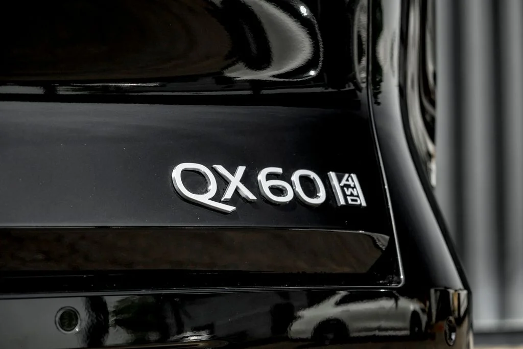 New 2027 MINERAL BLACK INFINITI Luxe AWD image 9