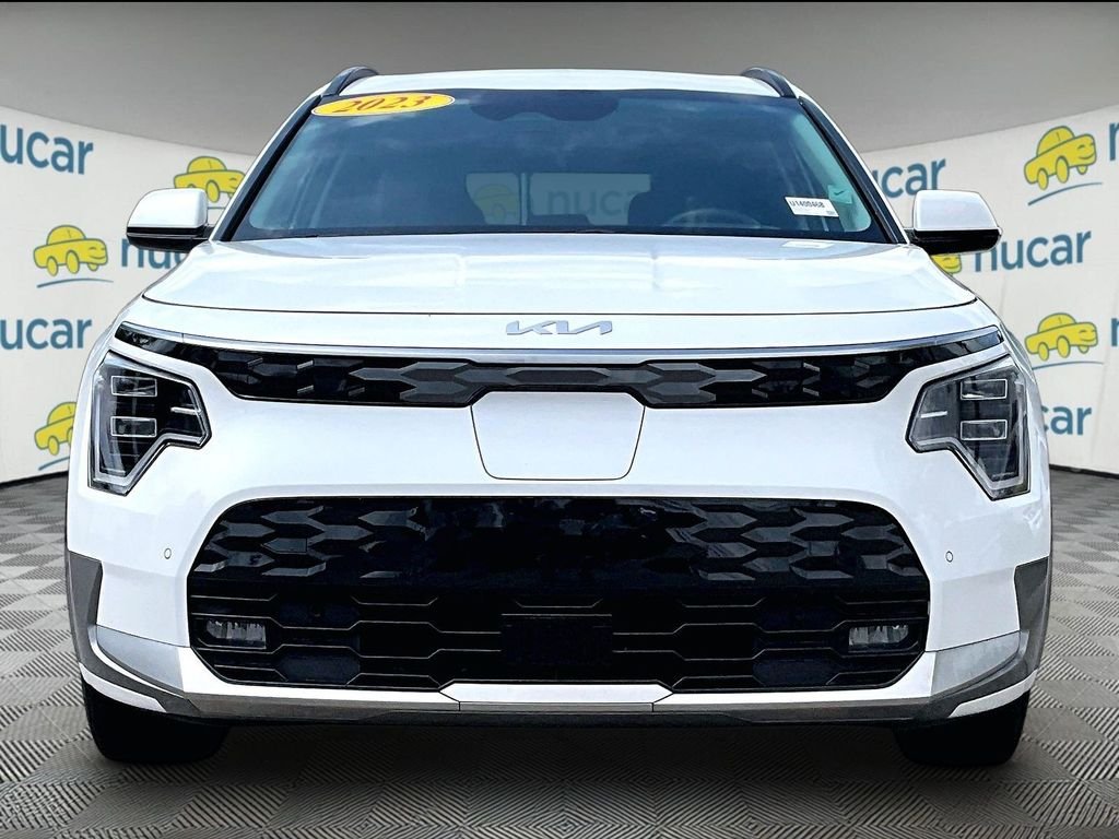 Used 2023 White Kia Wave image 2
