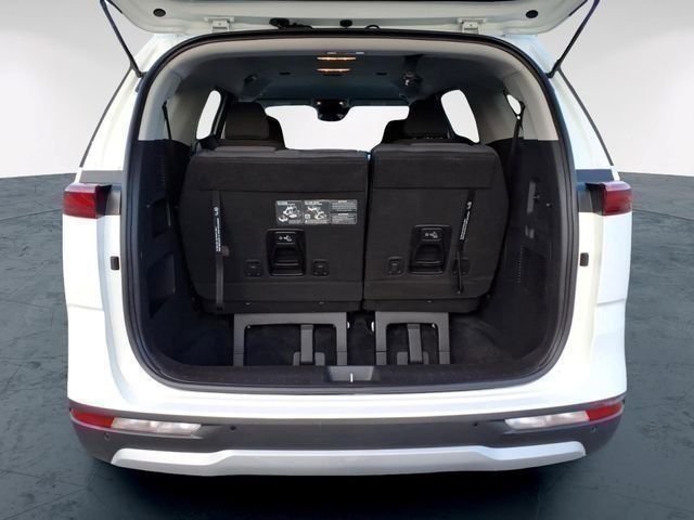 Used 2024 White Kia LX image 11