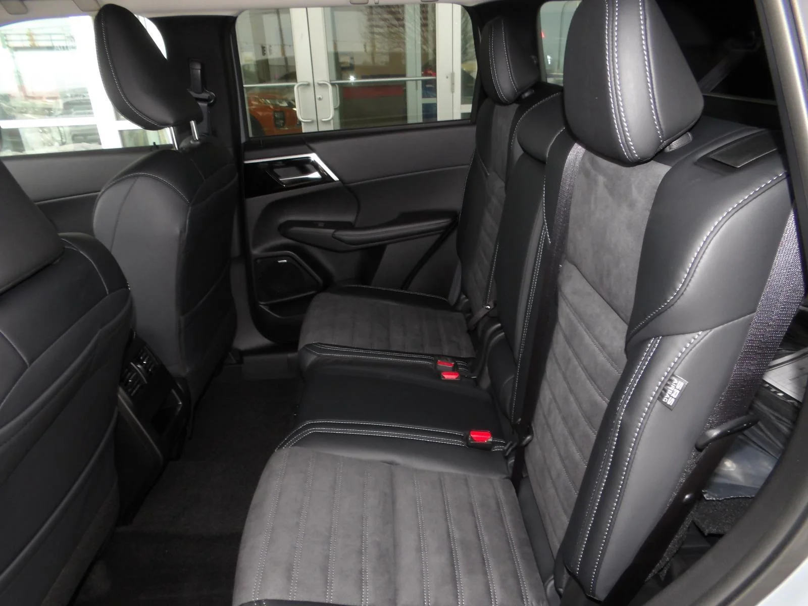 New 2026 Graphite Gray Mitsubishi SE image 16
