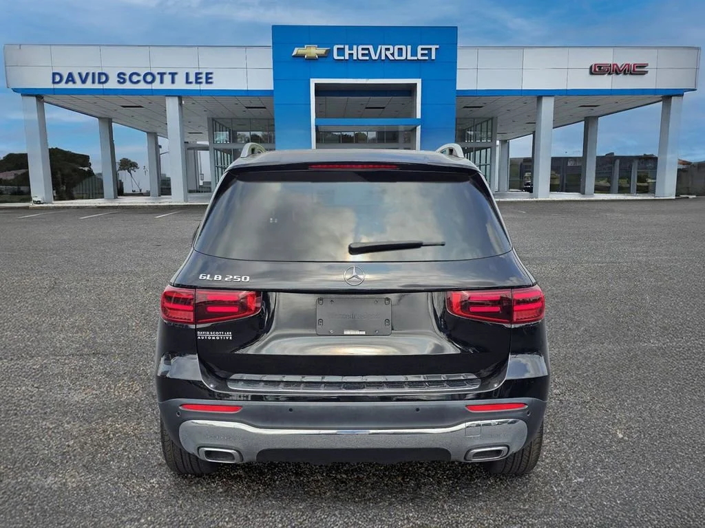 Used 2024  Mercedes-Benz GLB 250 image 10