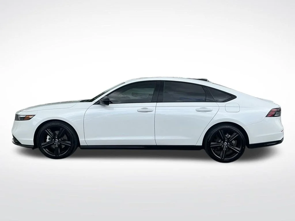 Used 2025  Honda Sport-L image 2