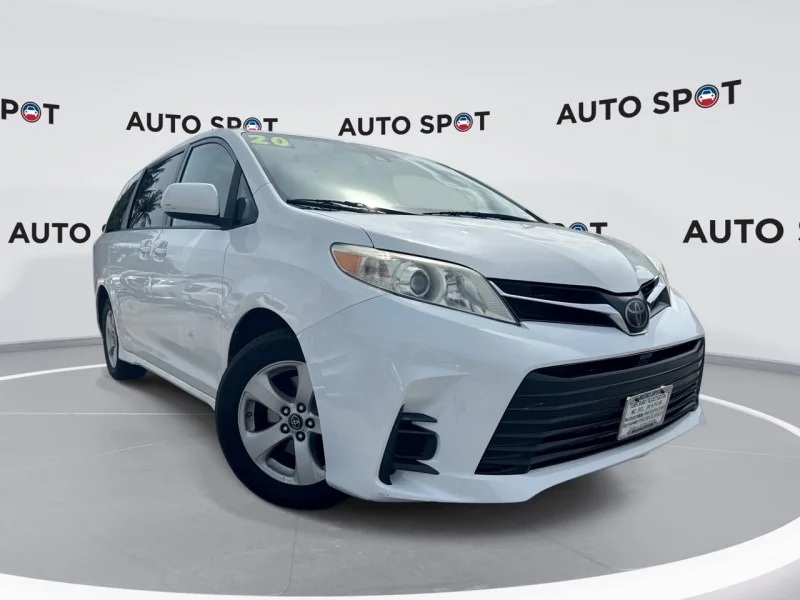 2020 Toyota Sienna LE V6 8-Passenger FWD's photo