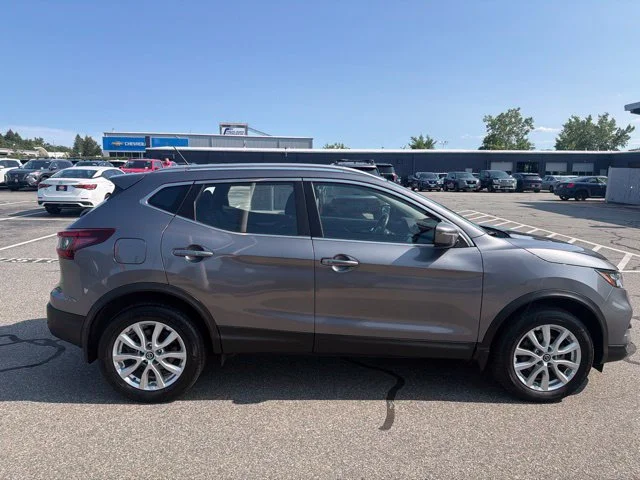 Used 2022 Gray Nissan SV image 4
