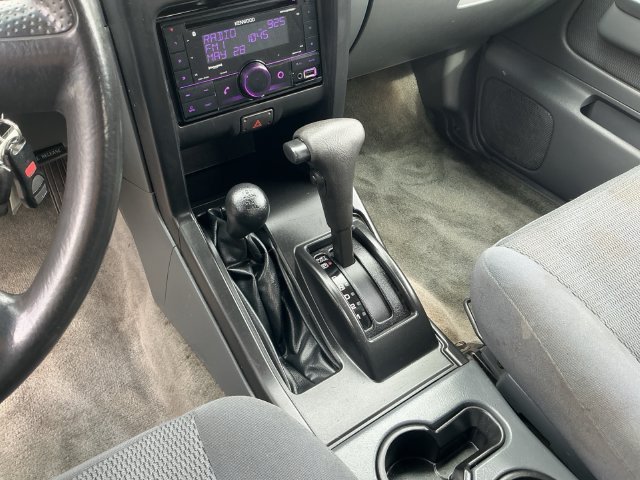 Used 2004  Nissan SC image 18