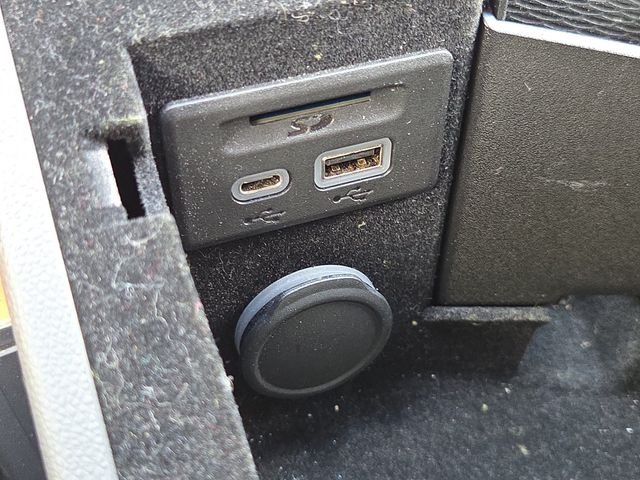 Used 2022 Diamond Cadillac Premium Luxury image 11