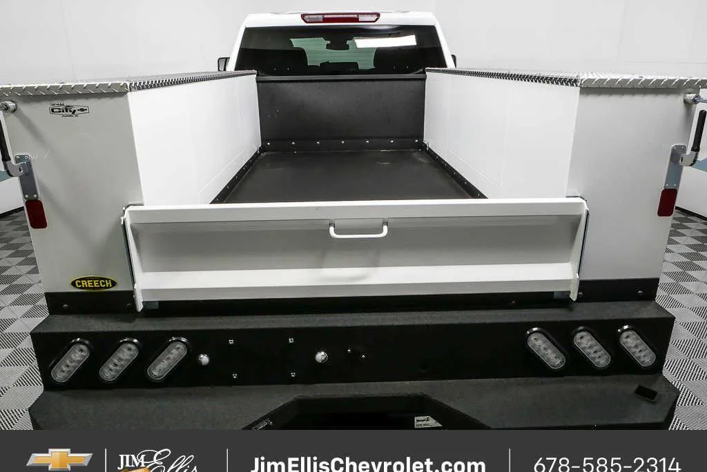 New 2026 Summit White Chevrolet WT image 24