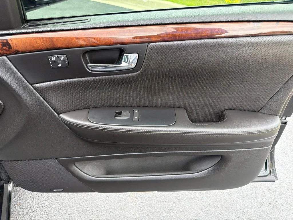 Used 2008 Black Cadillac Base image 15