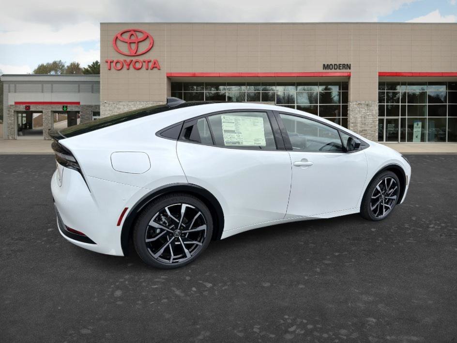 New 2026 Wind Chill Pearl Toyota XSE Premium image 5