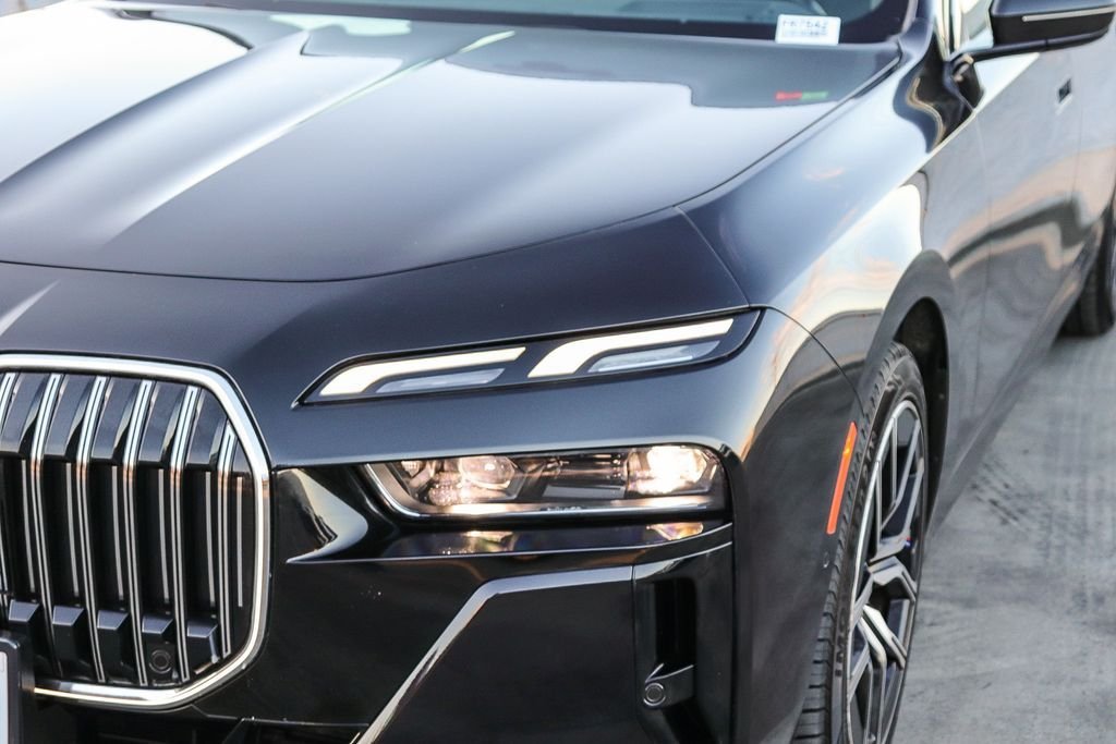 Used 2024 Black Sapphire Metallic BMW 740i image 5