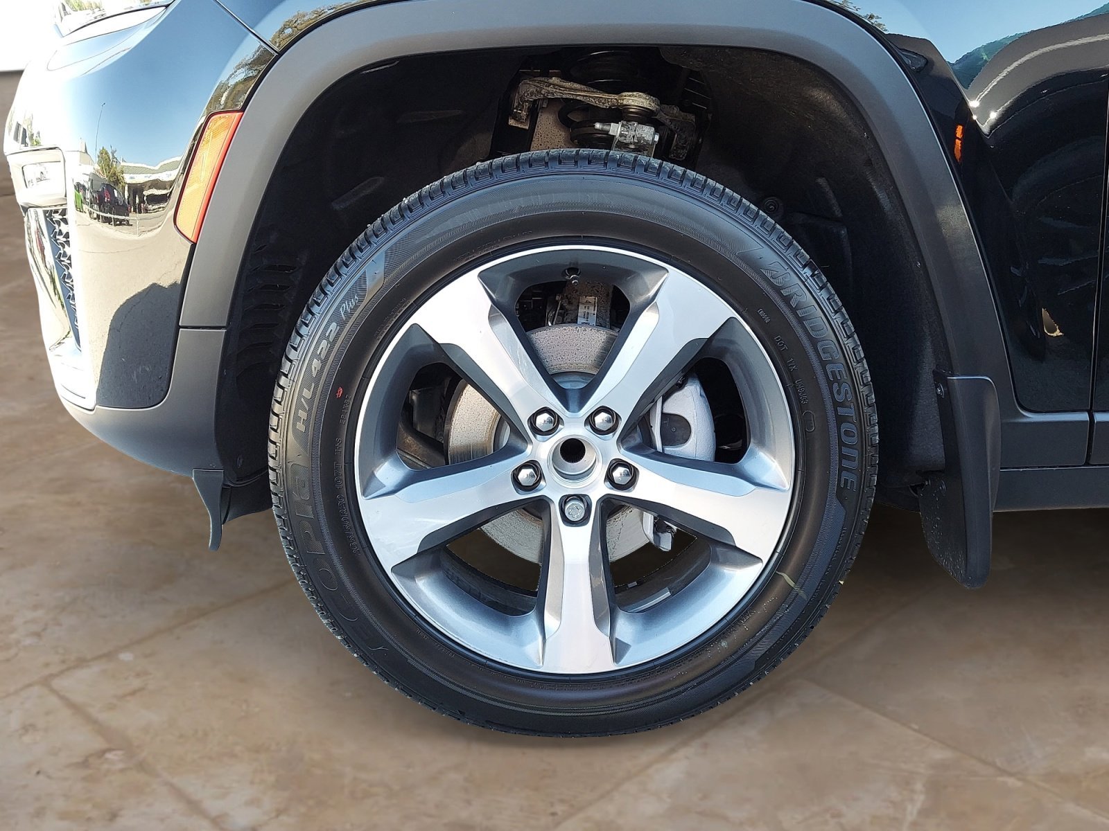 New 2026 Diamond Black Crystal Pearlcoat Jeep Limited image 29