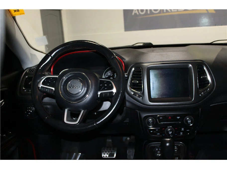 Used 2018 Granite Crystal Metallic Clearcoat Jeep Trailhawk image 15