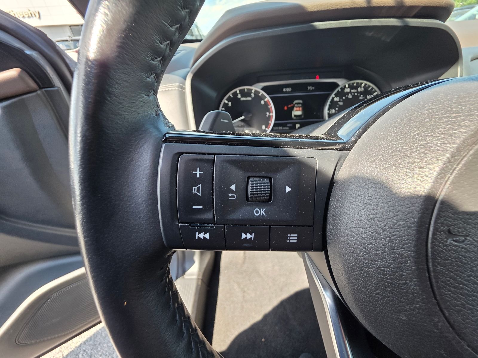 Used 2023 Gray Nissan SL image 42