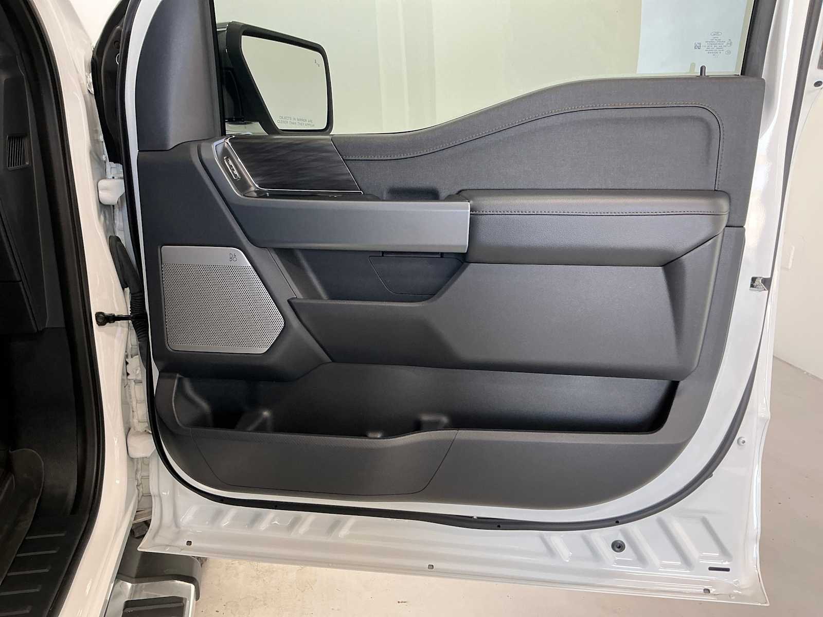 Used 2024 Star White Metallic Tri-Coat Ford LARIAT image 24