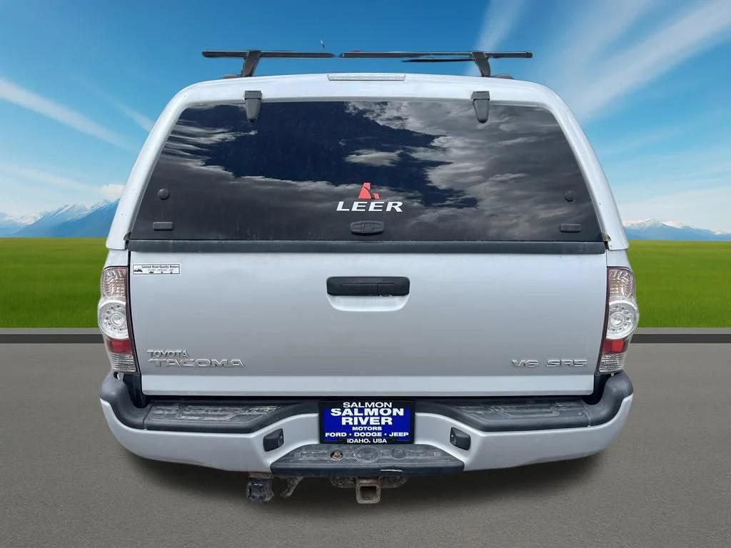 Used 2009 Silver Toyota BASE image 5