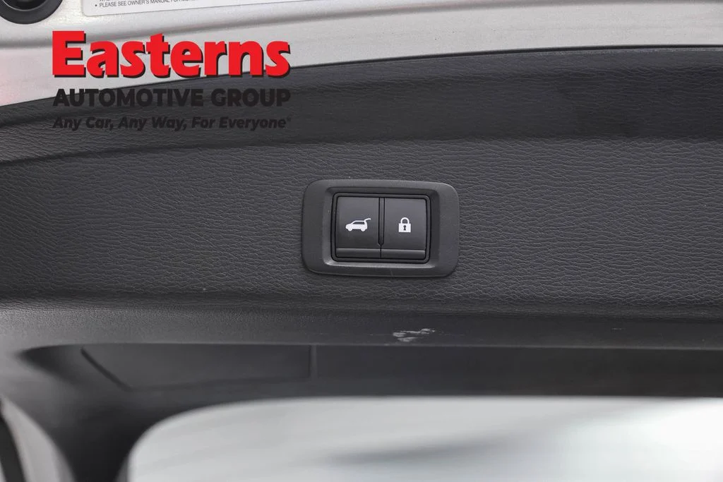 Used 2024 Silver Mitsubishi SE image 22