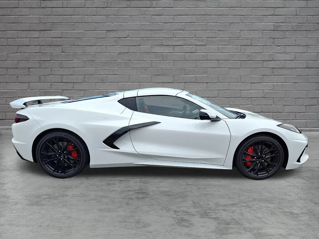 New 2027 Arctic White Chevrolet 2LT image 9
