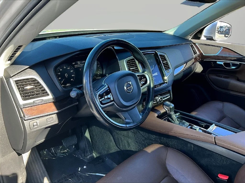 Used 2019 Silver Volvo T6 Momentum image 19