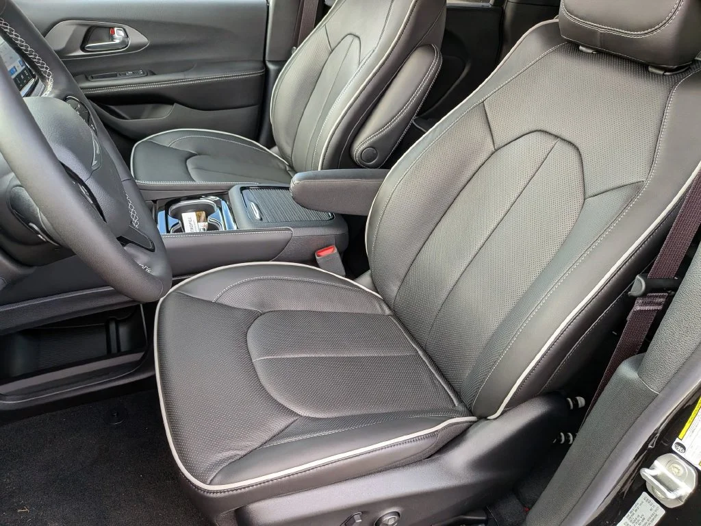 New 2027 Black Chrysler Limited image 38