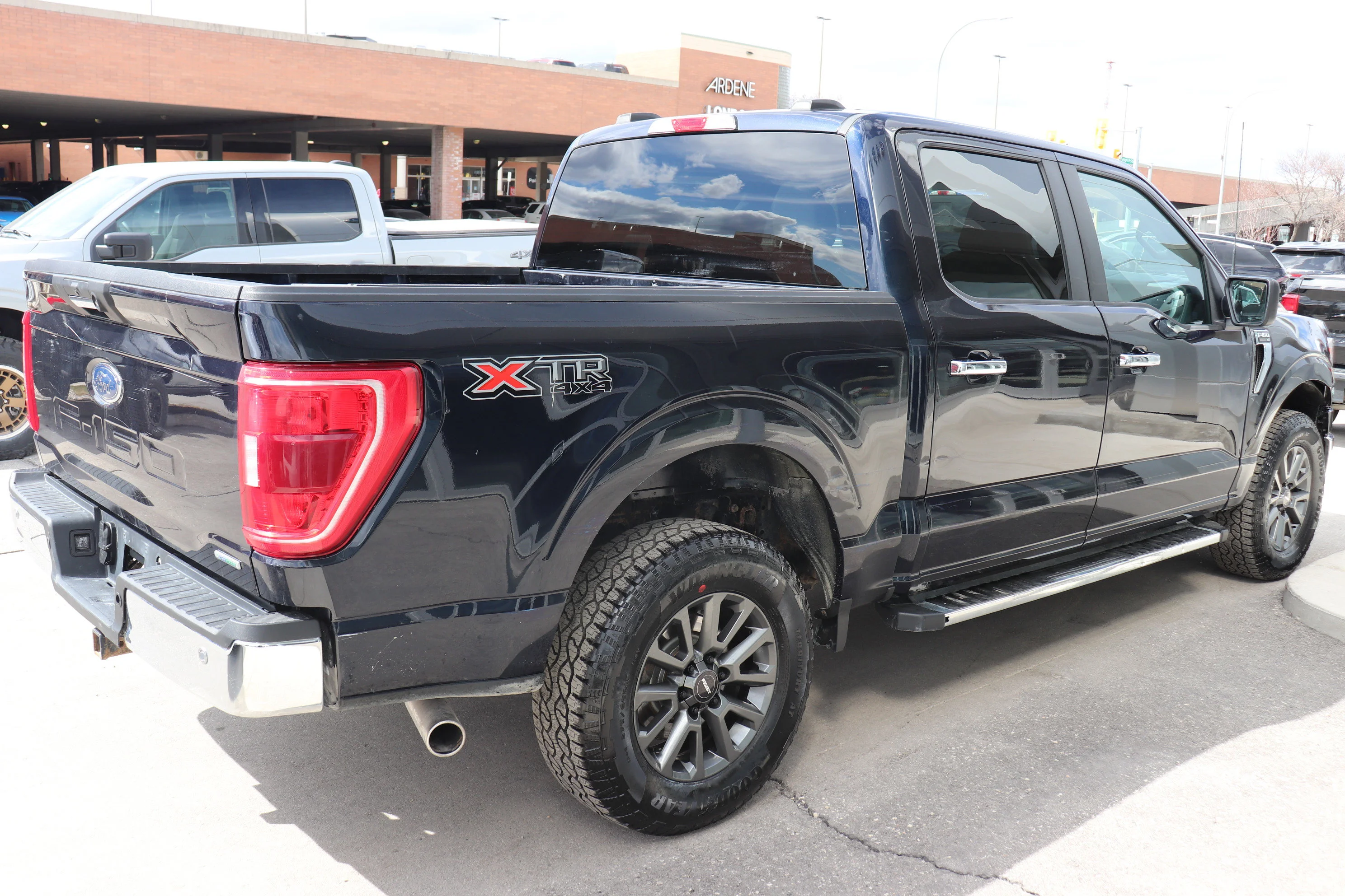 Certified Used 2022 Blue Ford XLT 4WD SuperCrew 5.5