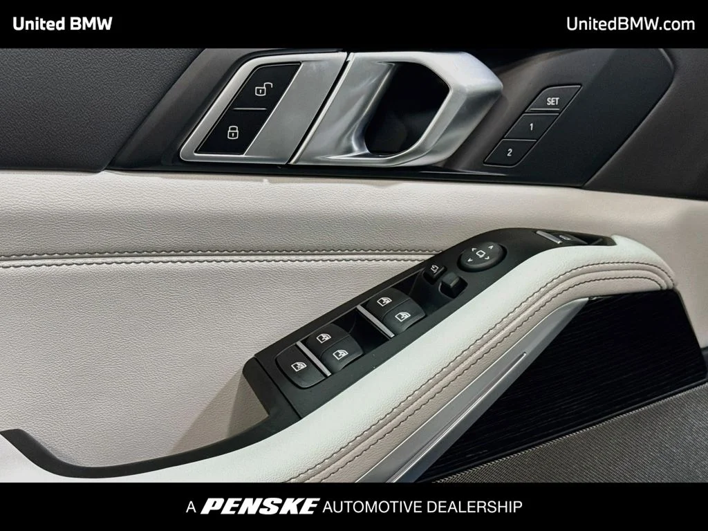 New 2026 Dravit Grey Metallic BMW sDrive40i image 3