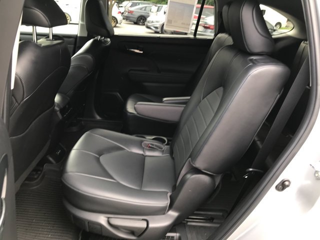Used 2022 Celestial Silver Metallic Toyota Hybrid XLE image 27